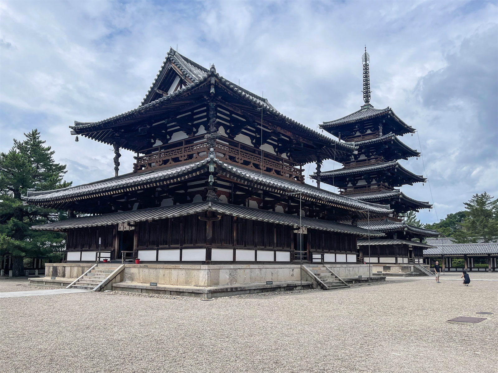 Scenery of the Ancient Capital: A Journey through the Architecture and Gardens of Nara and Kyoto