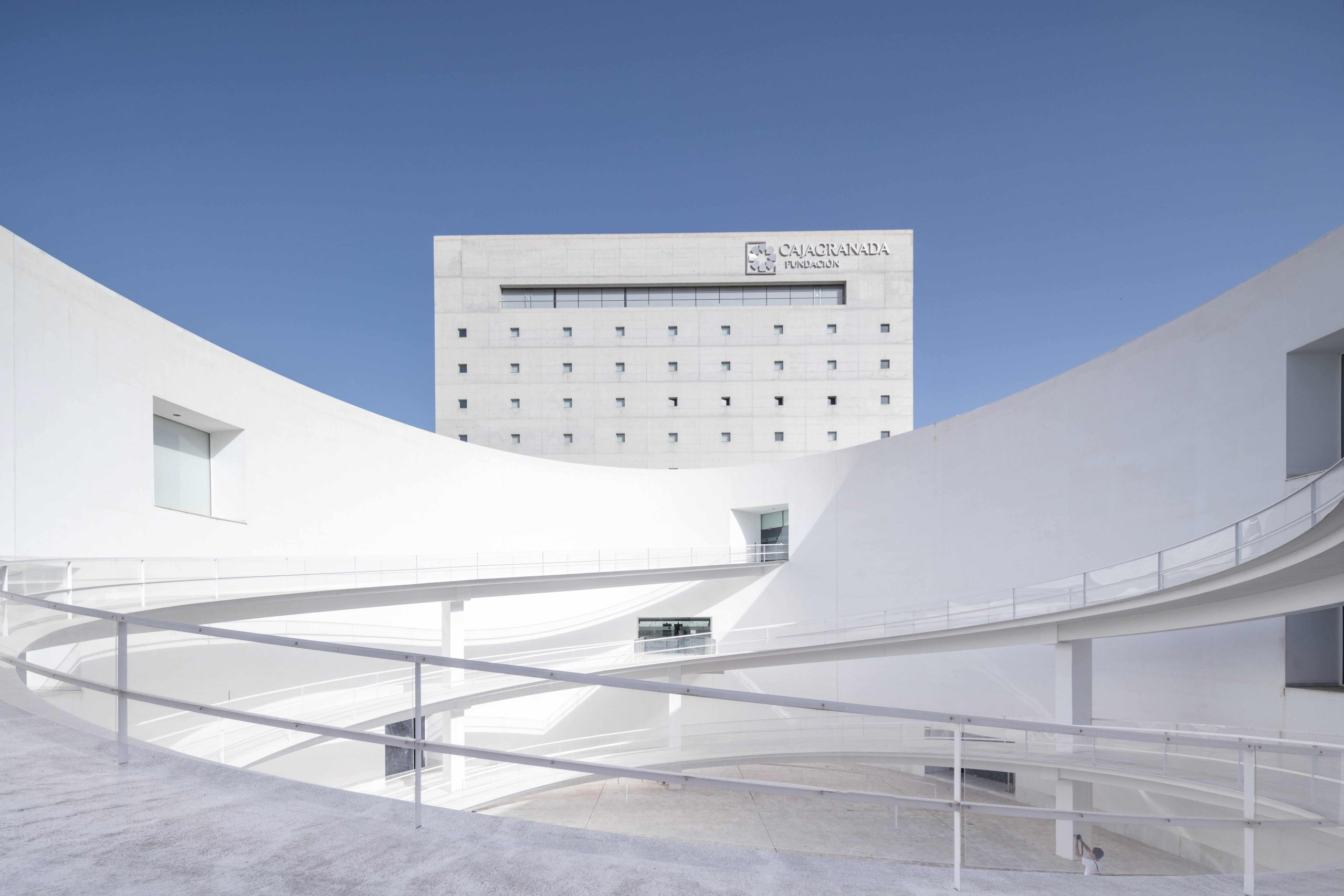 The Form of Luz: the Odyssey of Spanish Architecture toward Modernity