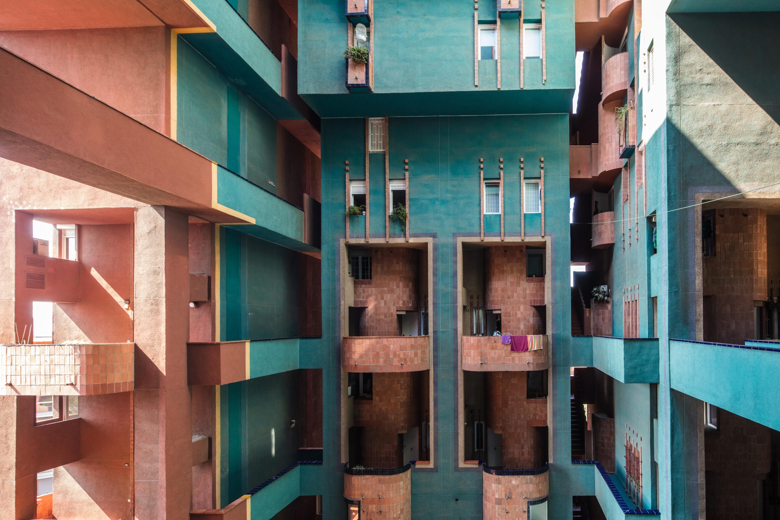 Vanguard & Eclecticism: The Odyssey of Spanish Architecture toward Modernity