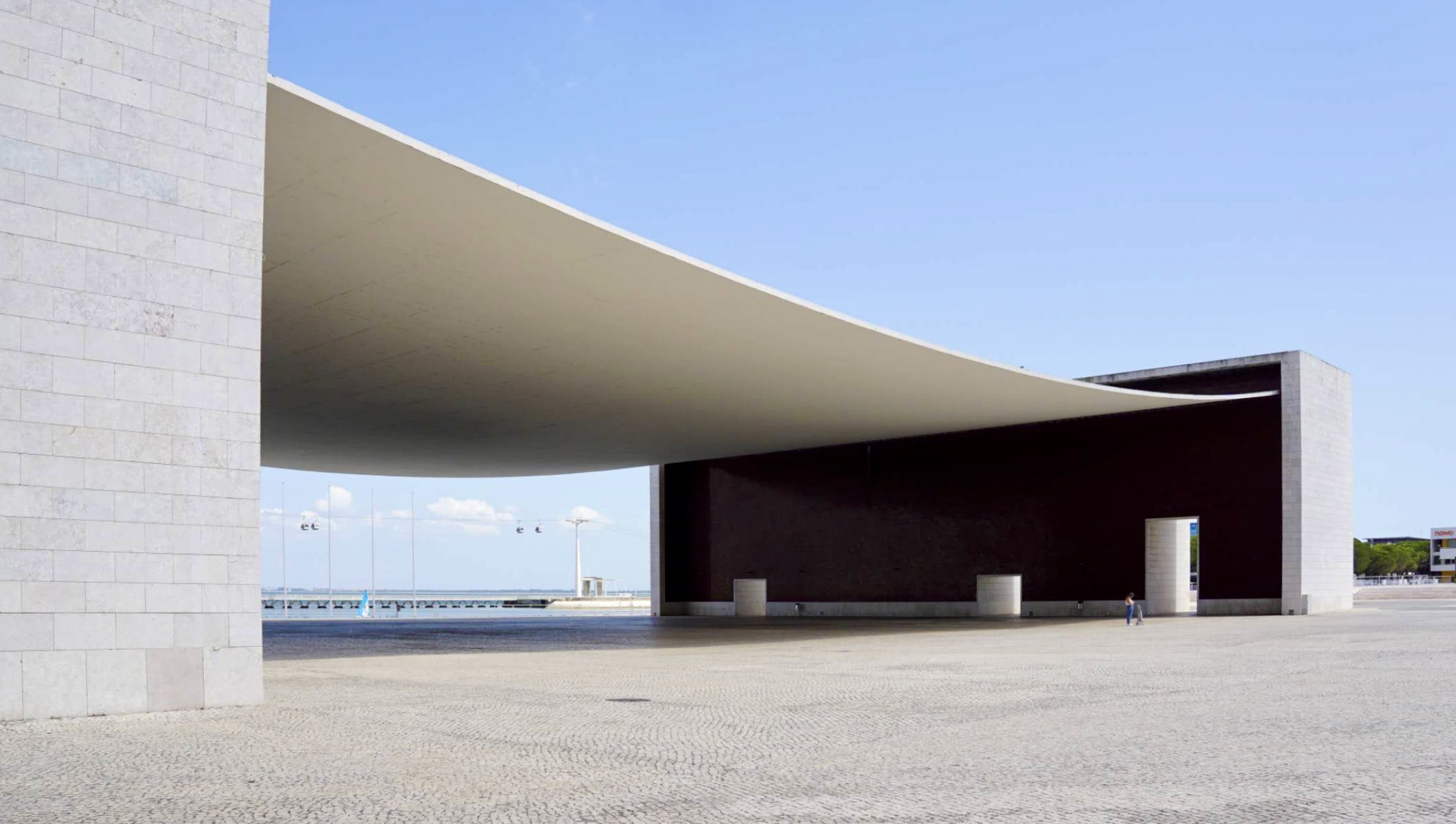 Beyond Geometry: Álvaro Siza and Contemporary Portuguese Architecture