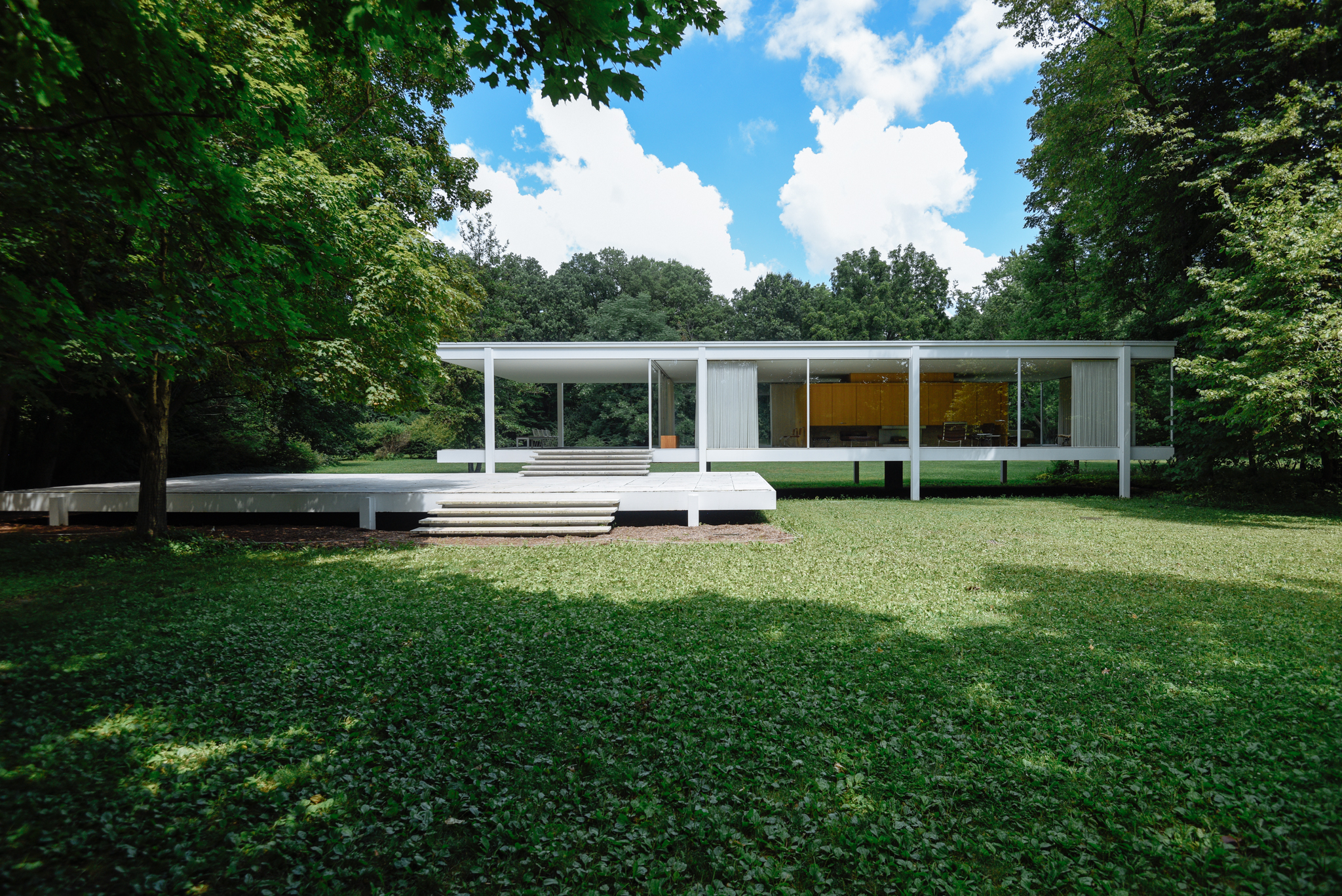 Inclusive Modernity: Chicago and East Coast Modern Architecture